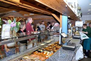 Der Produktkatalog von Zordel umfasst ann&auml;hernd 220 Erzeugnisse aus eigener Produktion, davon sind etwa 30 st&auml;ndig im Laden verf&uuml;gbar.